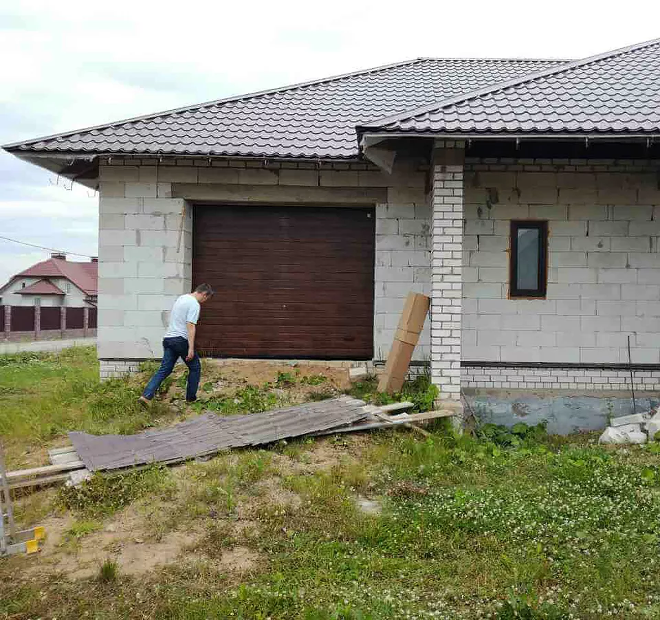 Гаражные секционные ворота Alutech в Смолевичах