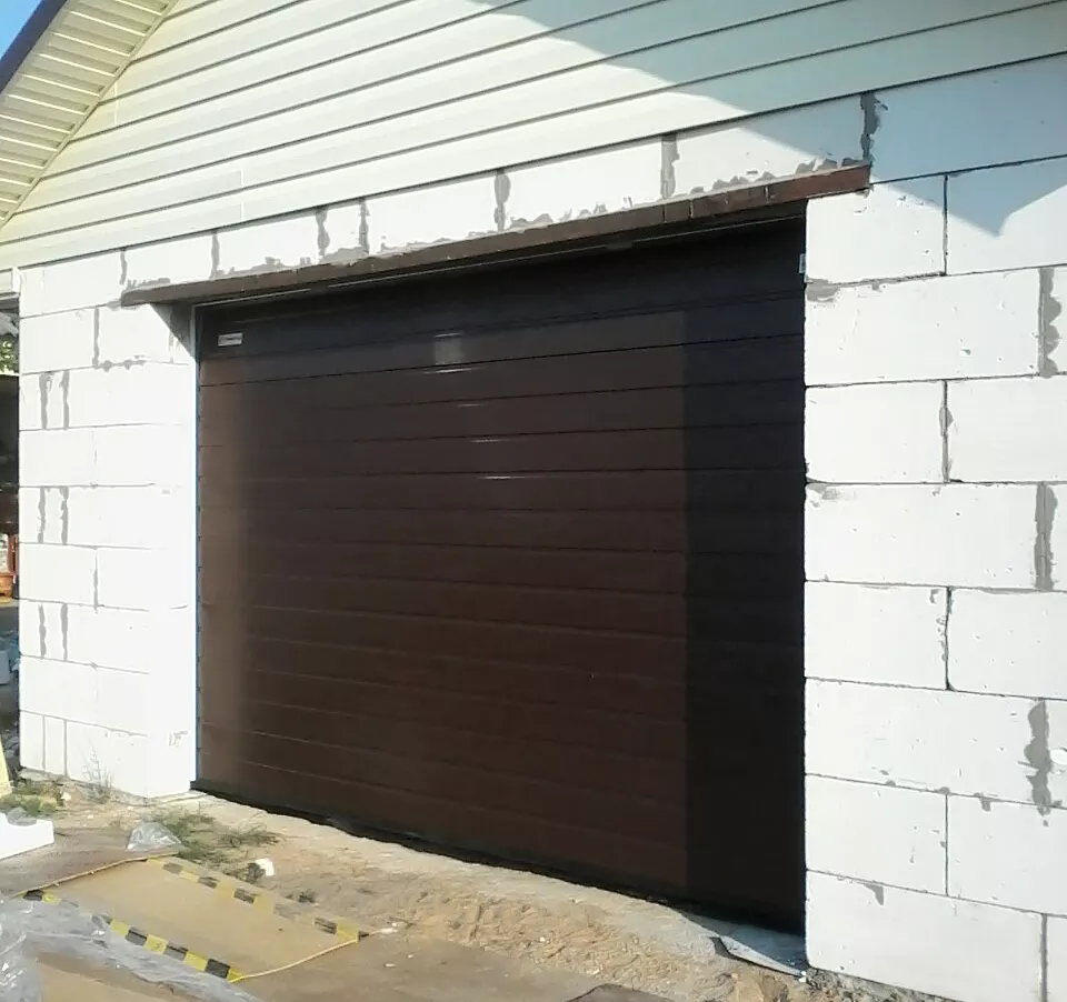 Гаражные секционные ворота в деревне Стаи